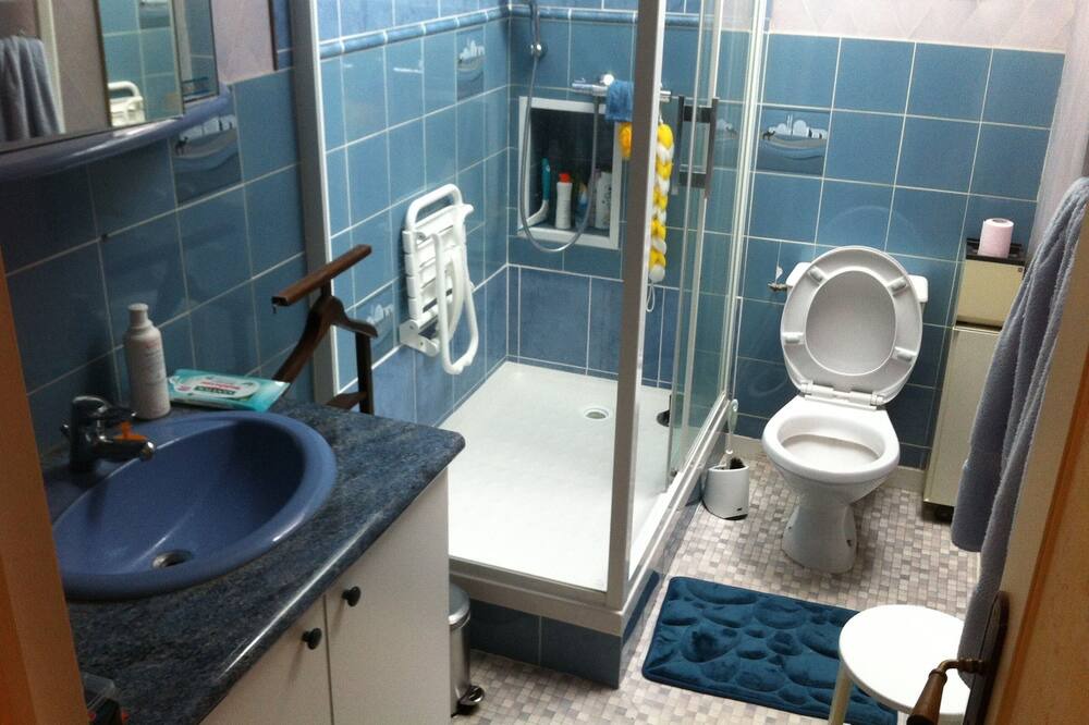 Photo of Bathroom in Flers