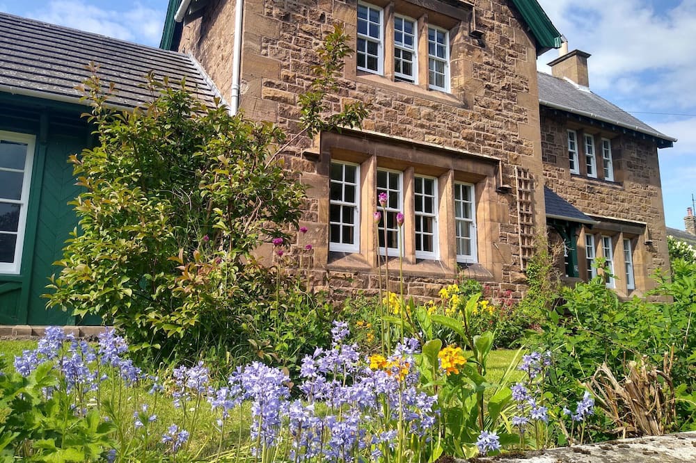 Photo of Outdoor in Ford