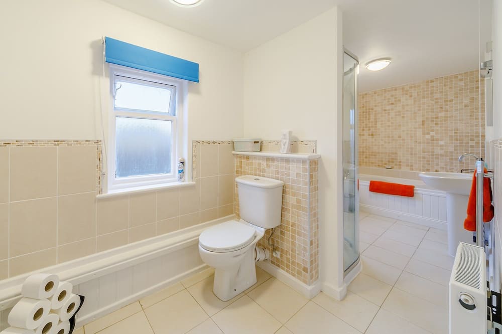 Photo of Bathroom in Ford