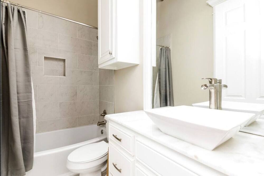 Photo of Bathroom in Crowley