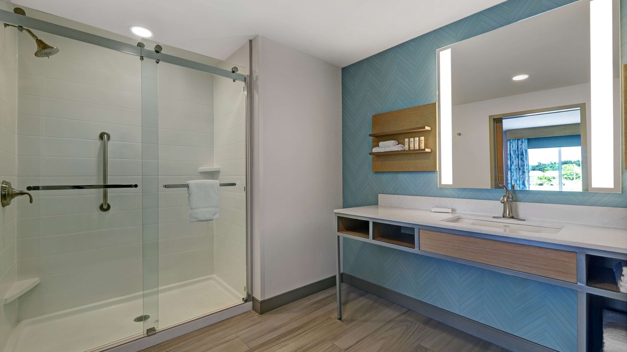 Photo of Bathroom in Lakeview