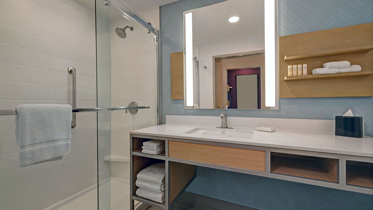 Photo of Bathroom in Lakeview
