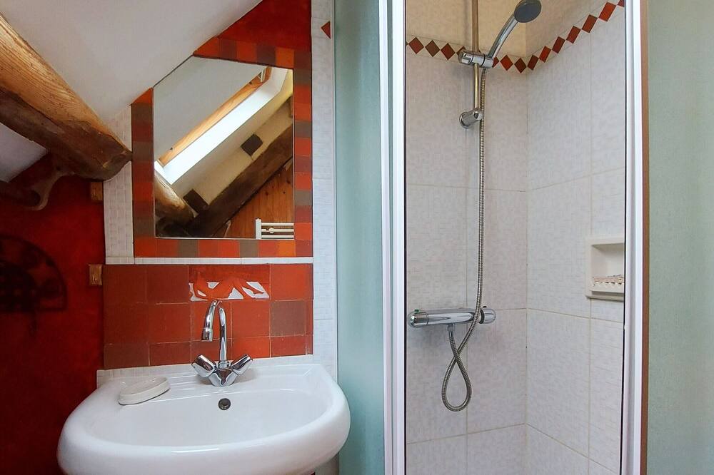 Photo of Bathroom in Chammes