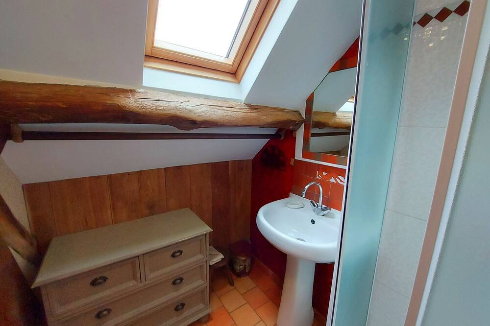 Photo of Bathroom in Chammes