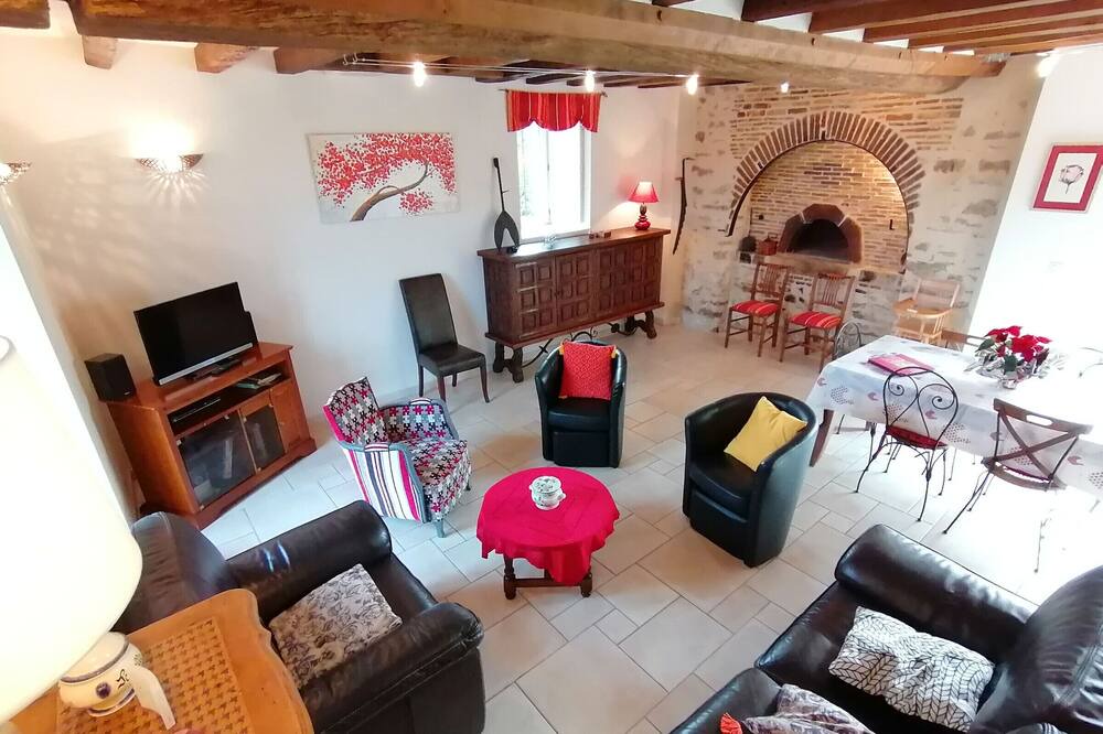 Photo of Livingroom in Marigne-Peuton
