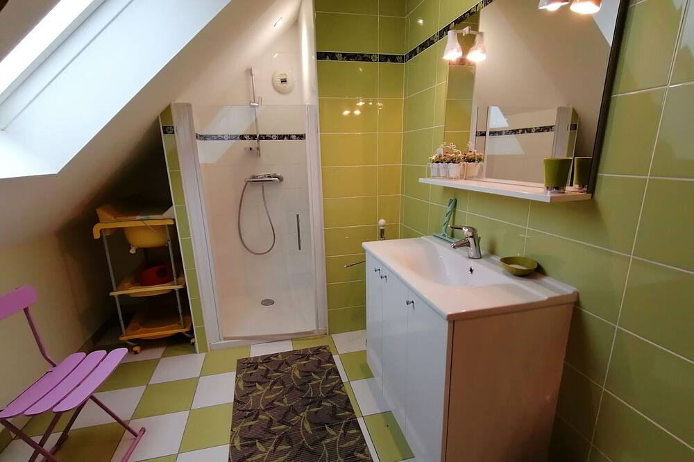 Photo of Bathroom in Marigne-Peuton