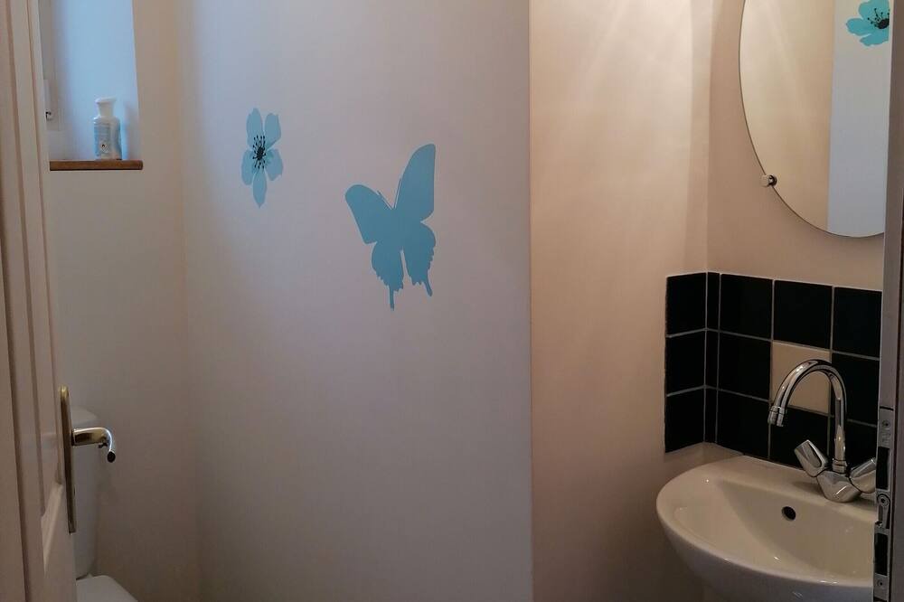 Photo of Bathroom in Marigne-Peuton