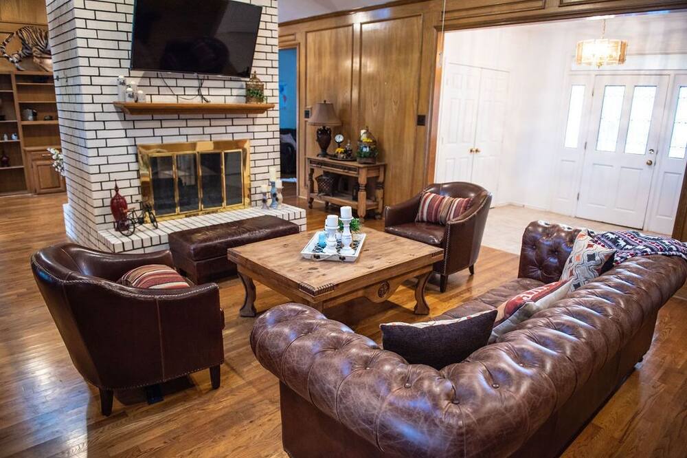 Photo of Livingroom in Cross Roads