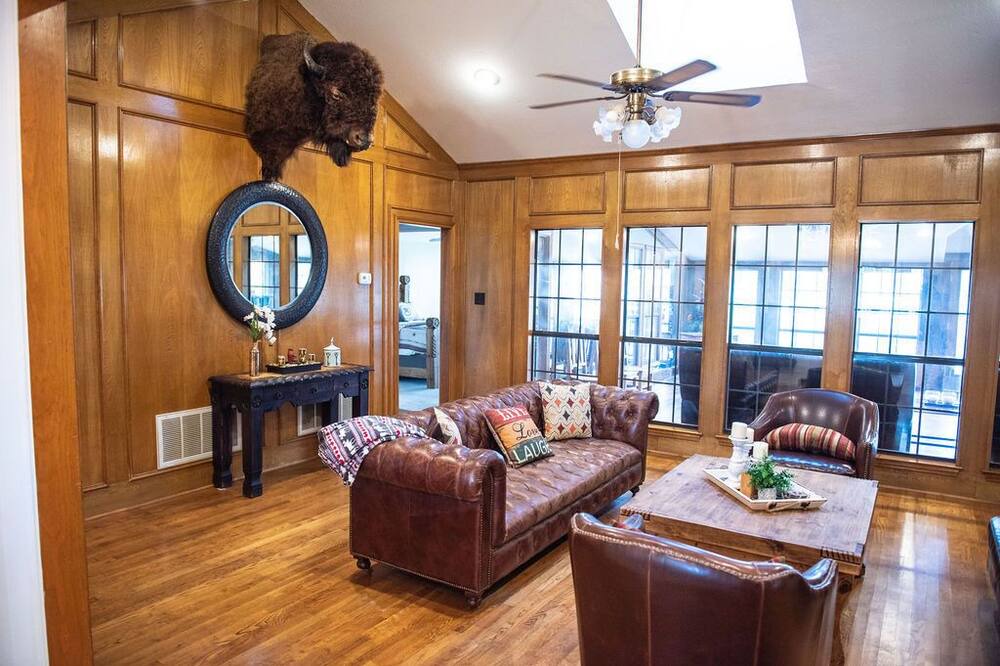 Photo of Livingroom in Cross Roads