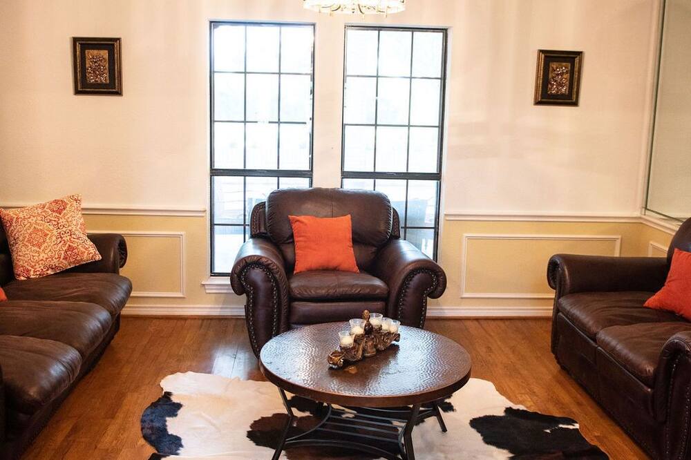 Photo of Livingroom in Cross Roads