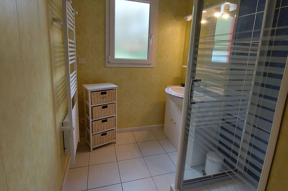Photo of Bathroom in Montigne-le-Brillant