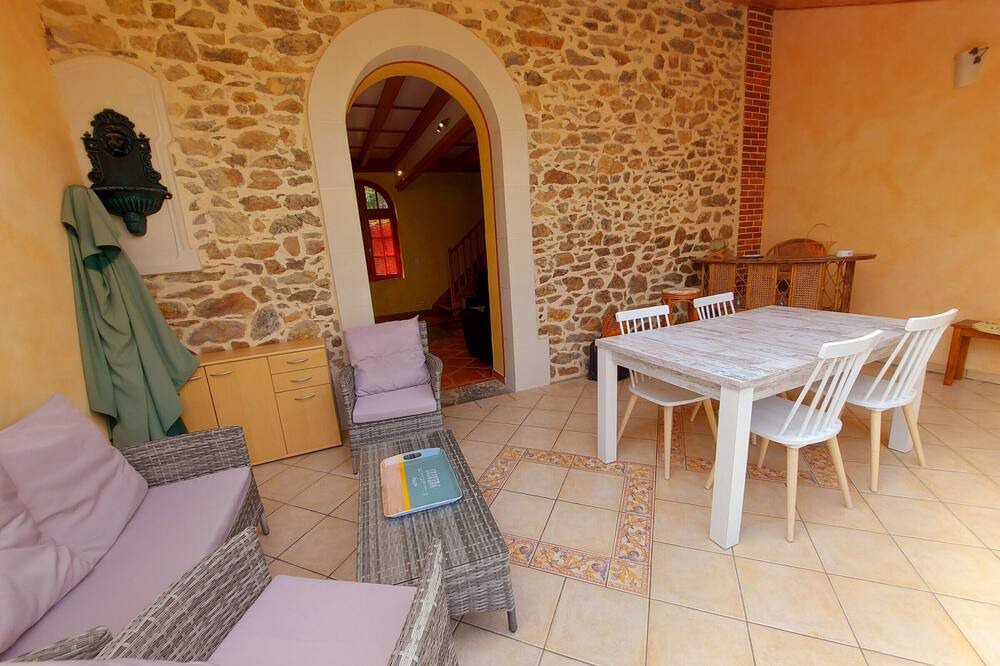 Photo of Livingroom in Montigne-le-Brillant