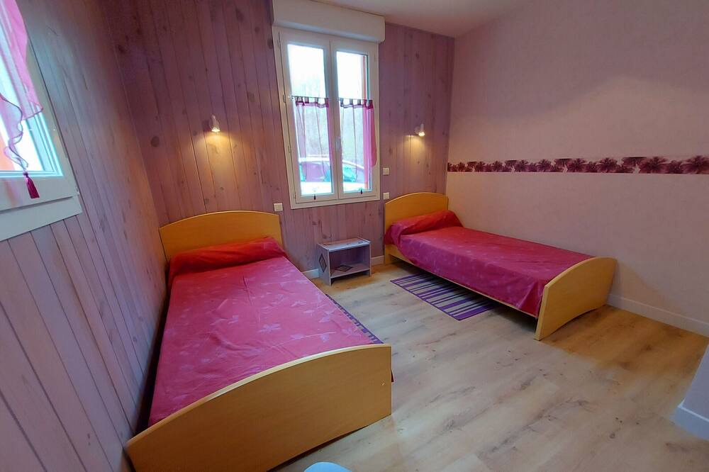 Photo of Bedroom in Montigne-le-Brillant