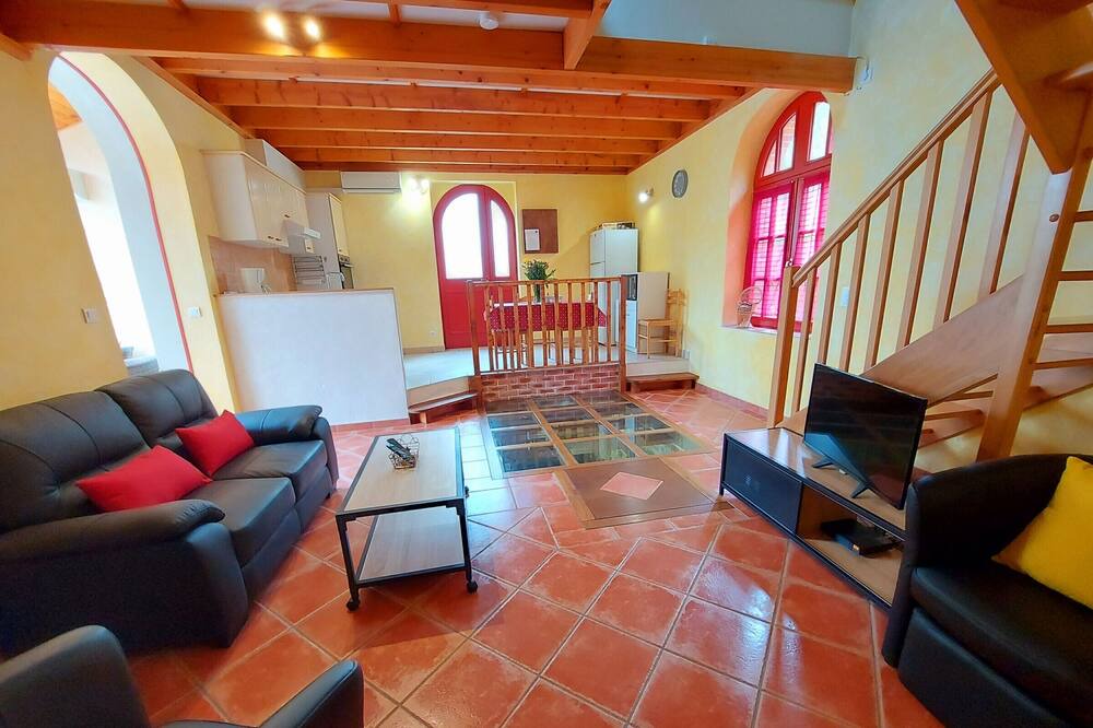 Photo of Livingroom in Montigne-le-Brillant