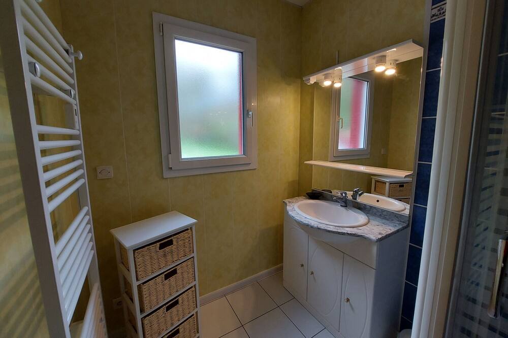 Photo of Bathroom in Montigne-le-Brillant