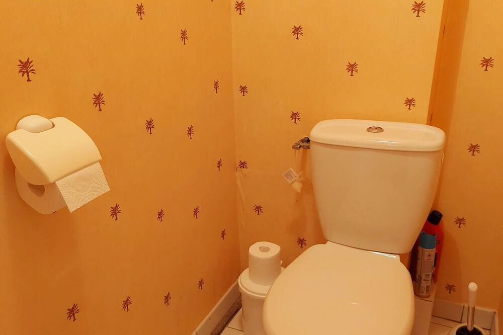 Photo of Bathroom in Montigne-le-Brillant