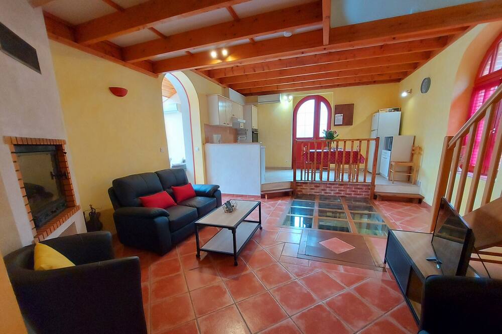 Photo of Livingroom in Montigne-le-Brillant