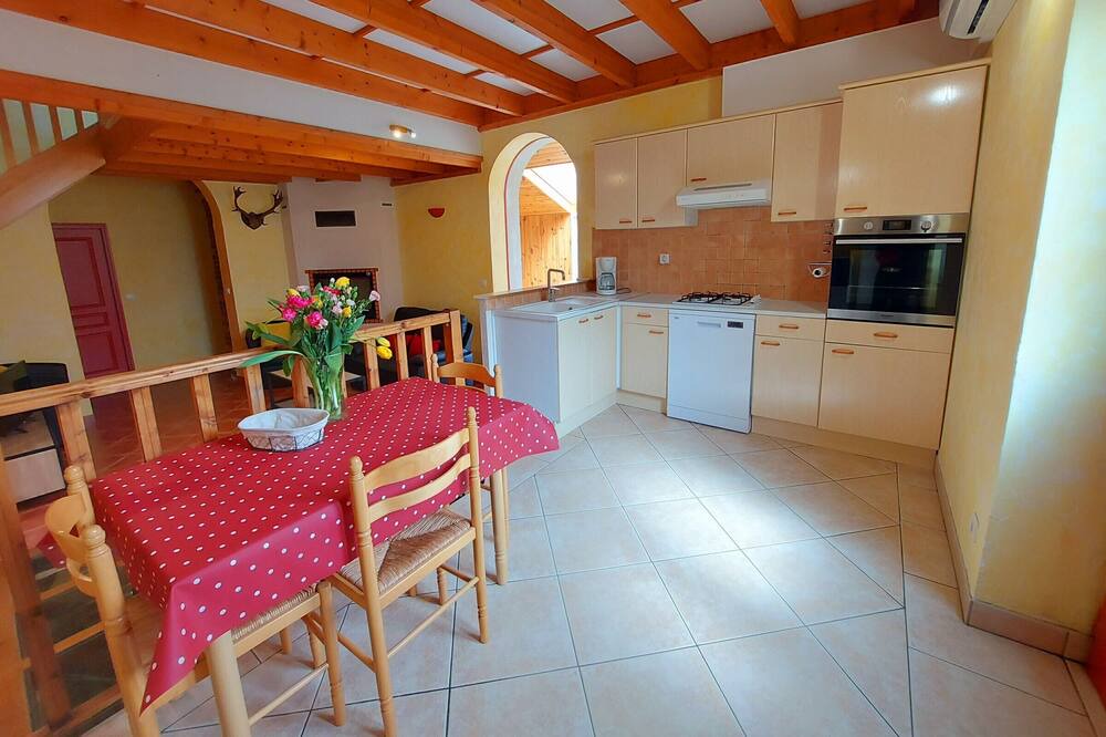 Photo of Kitchen in Montigne-le-Brillant