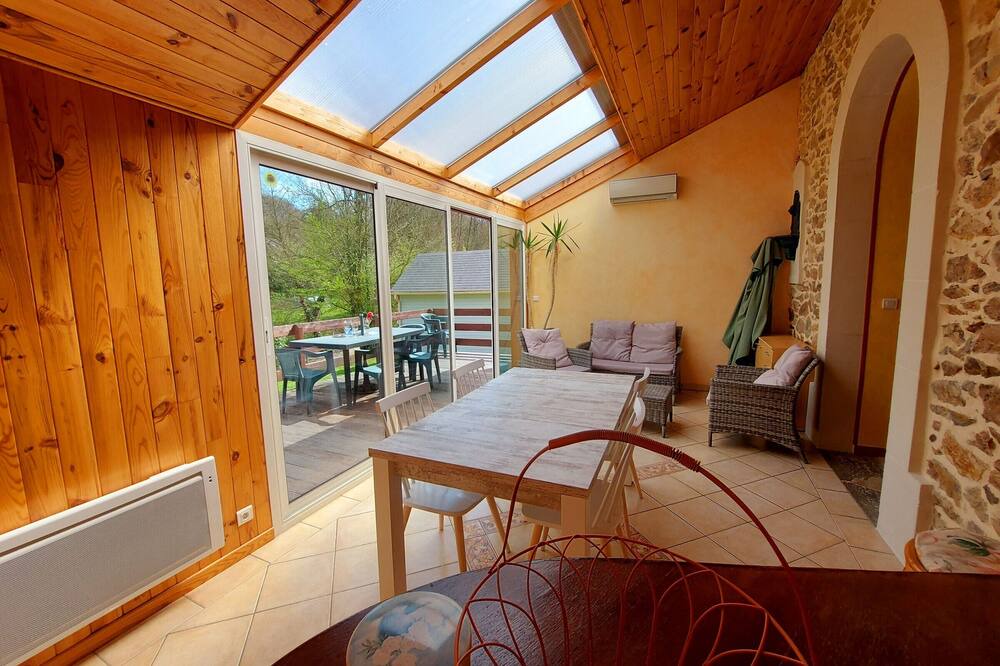 Photo of Bedroom in Montigne-le-Brillant