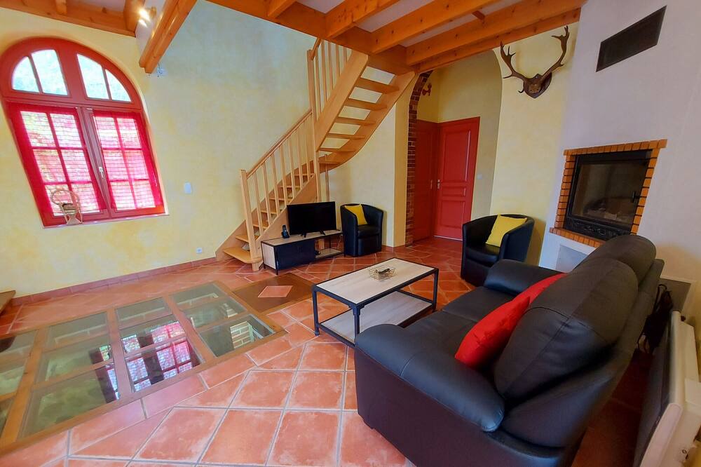 Photo of Livingroom in Montigne-le-Brillant
