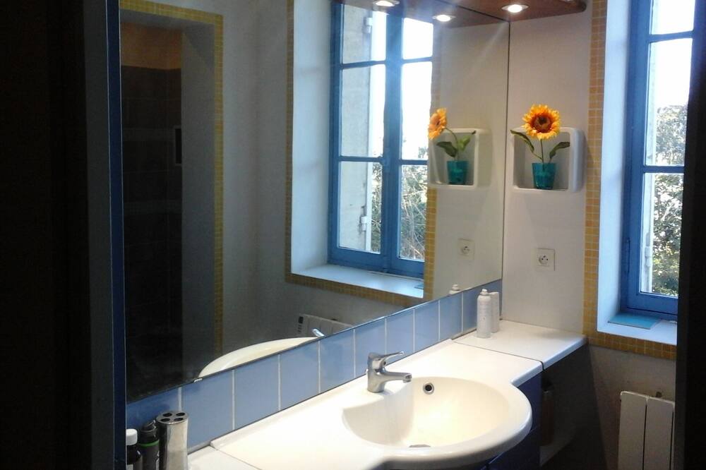 Photo of Bathroom in Maransin