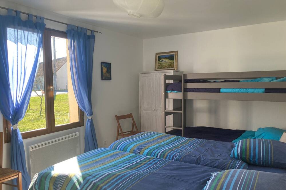 Photo of Bedroom in Auxy