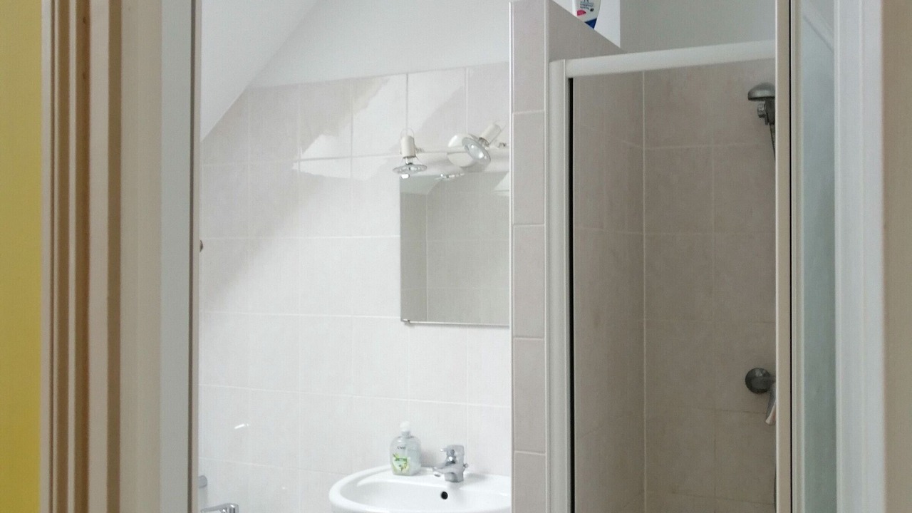 Photo of Bathroom in Vennecy