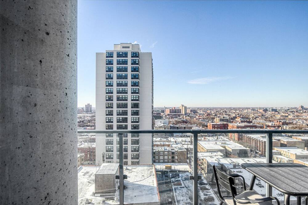 Photo of Patio Balcony in Lake View East