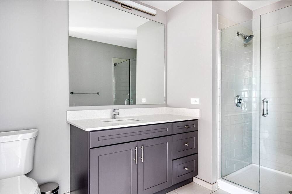 Photo of Bathroom in Lake View East