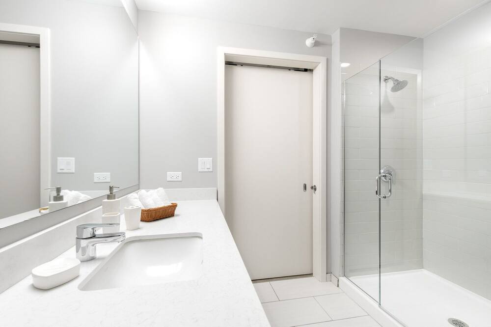 Photo of Bathroom in Lake View East