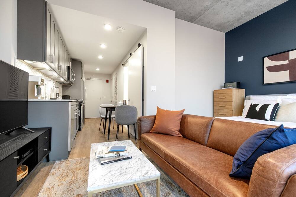 Photo of Livingroom in Lake View East