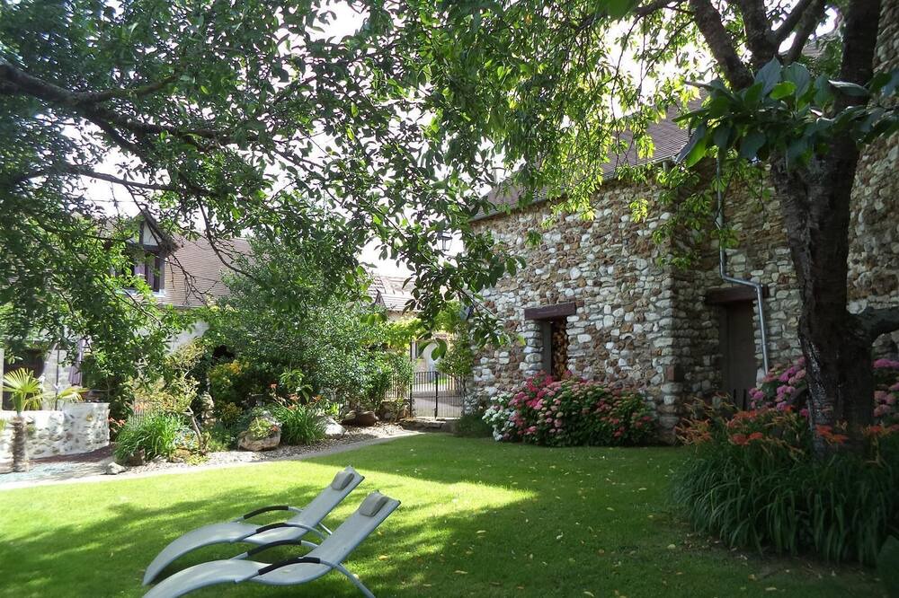 Photo of Outdoor in Saint-Etienne-sous-Bailleul