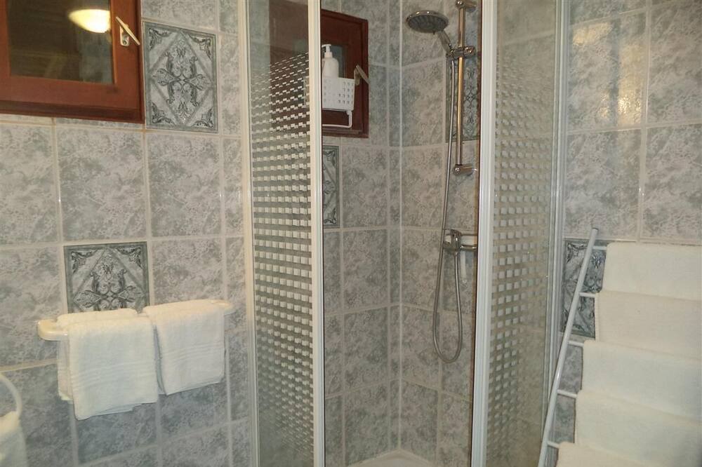 Photo of Bathroom in Saint-Etienne-sous-Bailleul