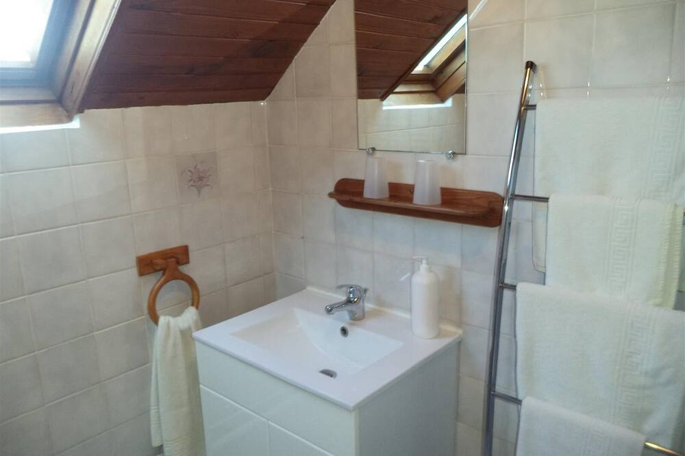 Photo of Bathroom in Saint-Etienne-sous-Bailleul