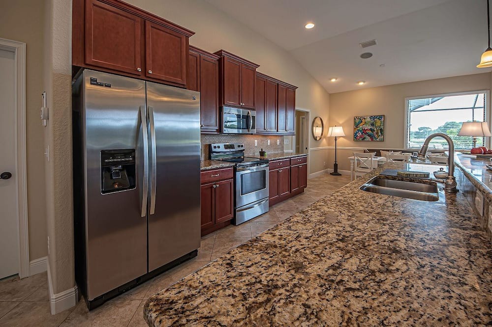 Photo of Kitchen in Rotonda Sands