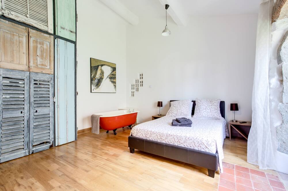 Photo of Bedroom in Villegailhenc