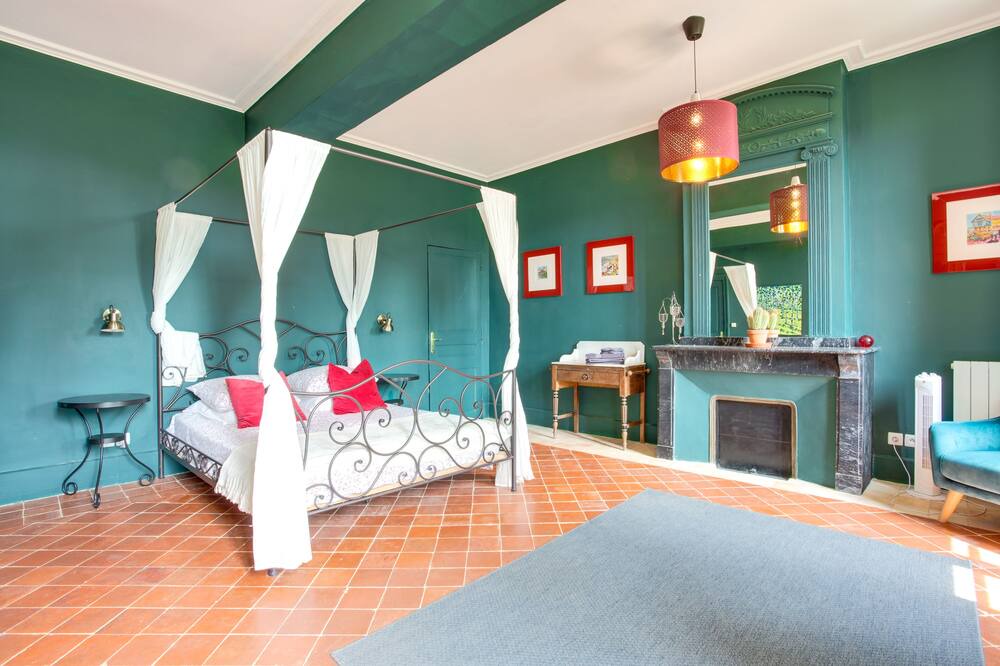 Photo of Bedroom in Villegailhenc