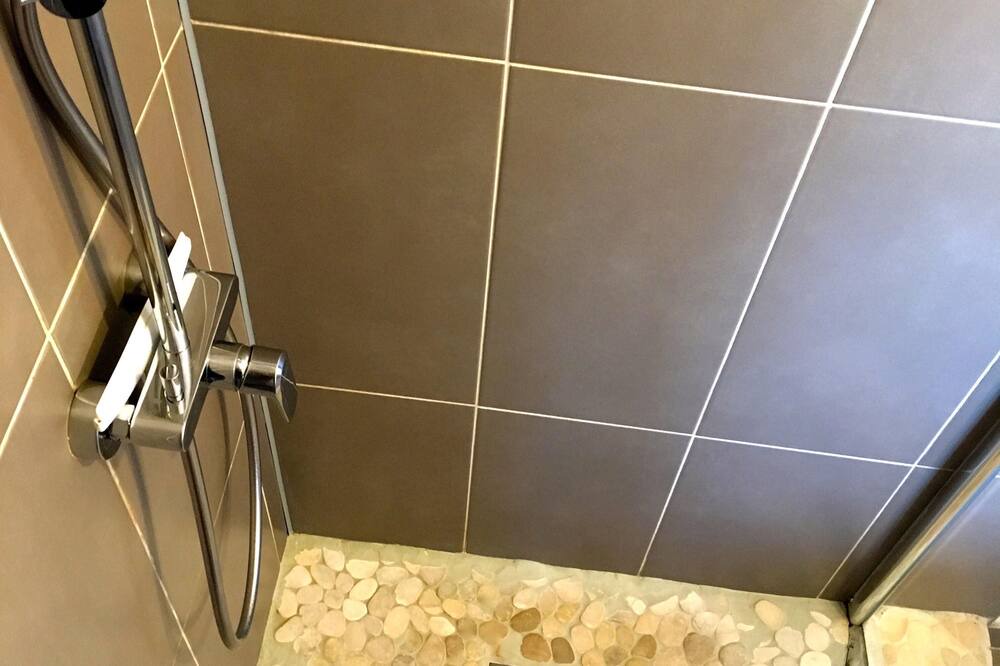 Photo of Bathroom in Bernieres-sur-Mer