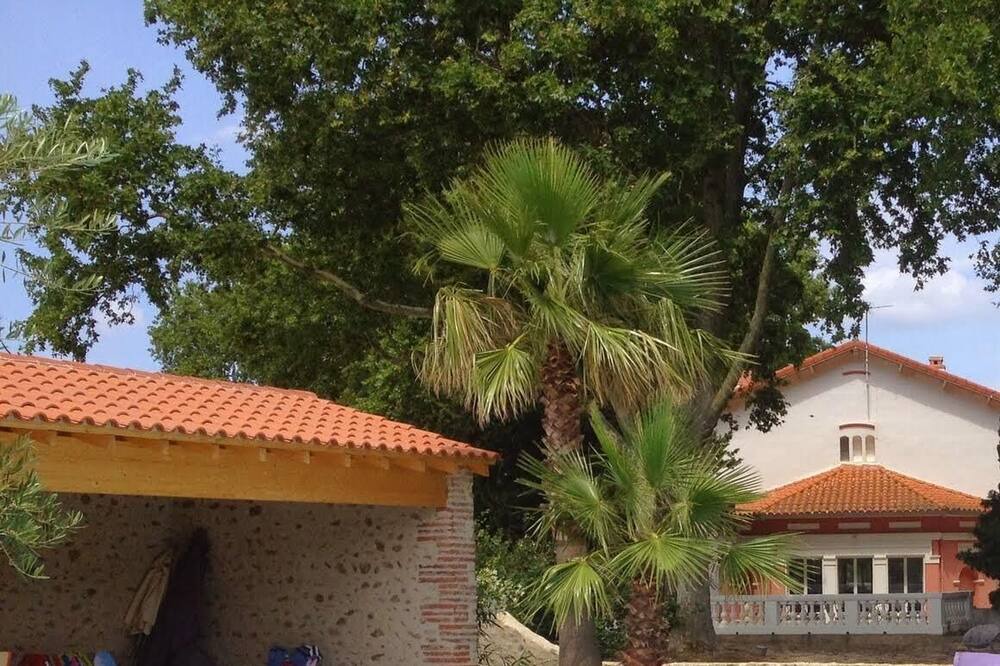 Photo of Outdoor in Saint-Genis