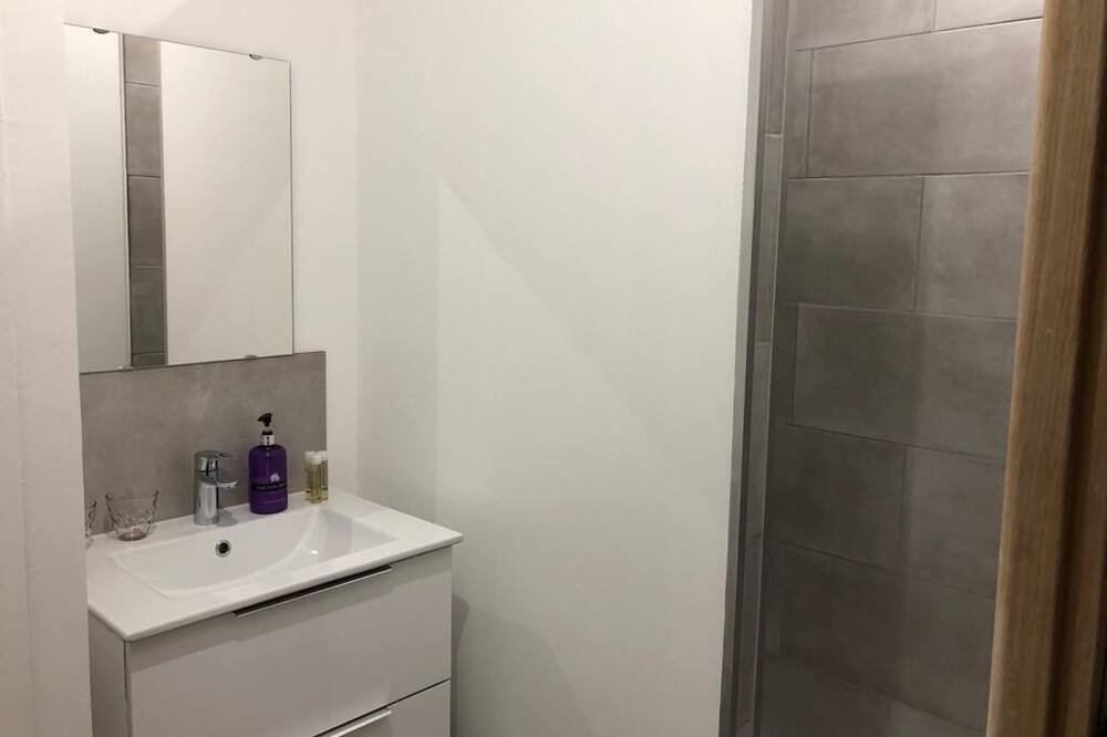 Photo of Bathroom in Saint-Genis