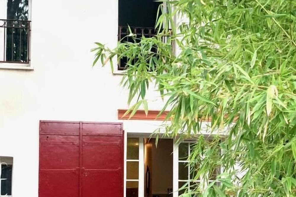 Photo of Outdoor in Saint-Genis