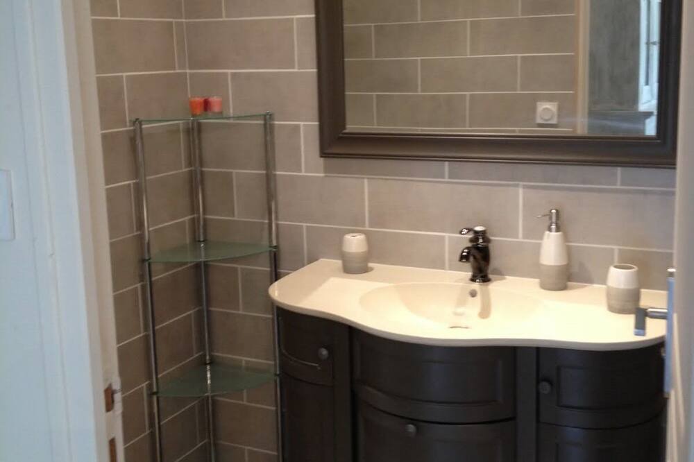 Photo of Bathroom in Saint-Genis