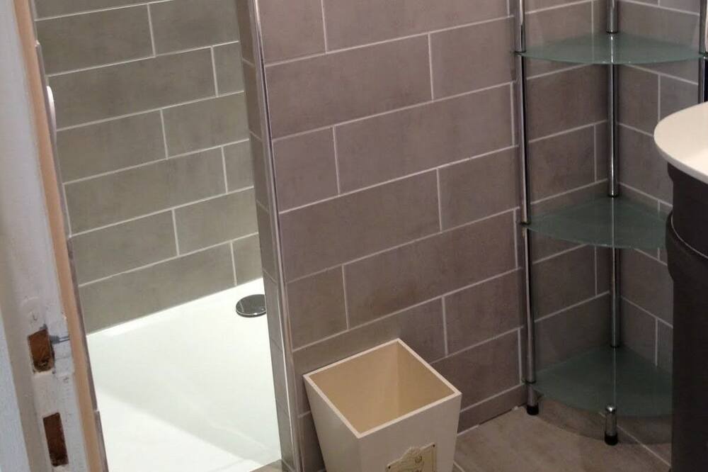 Photo of Bathroom in Saint-Genis