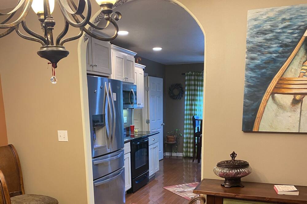 Photo of Livingroom in Guntersville