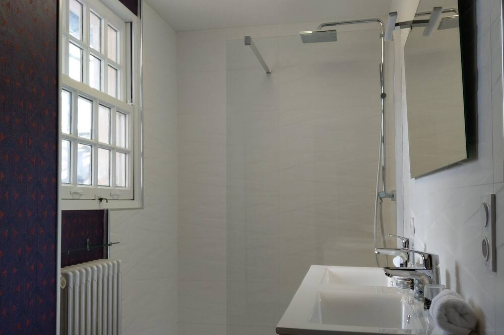 Photo of Bathroom in Labruguiere