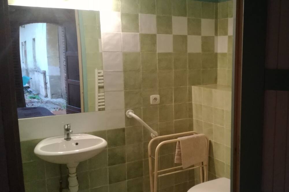 Photo of Bathroom in Saint-Nazaire