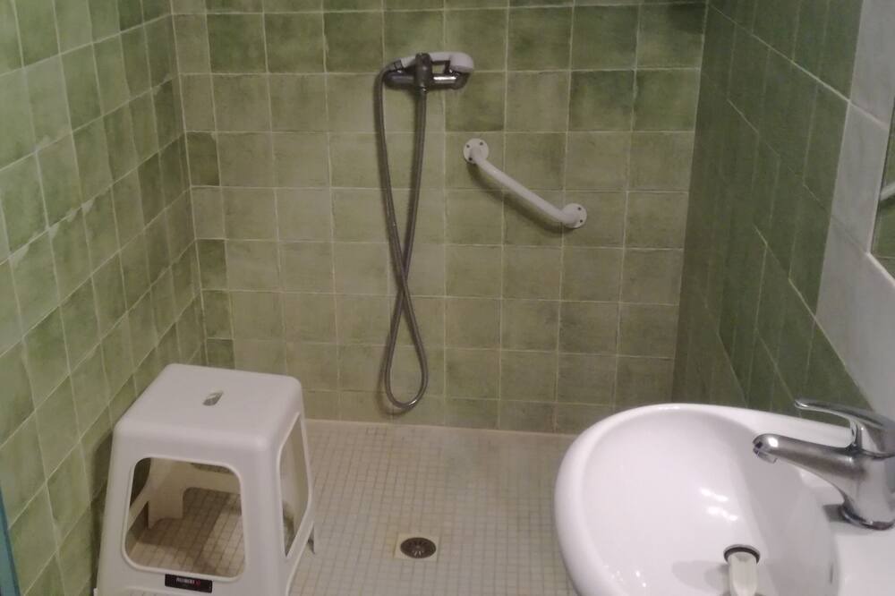 Photo of Bathroom in Saint-Nazaire