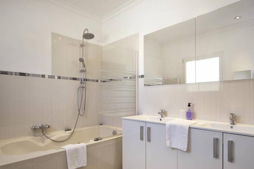 Photo of Bathroom in Lliber