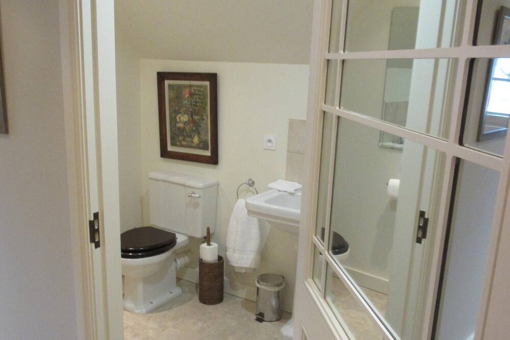 Photo of Bathroom in Louresse-Rochemenier