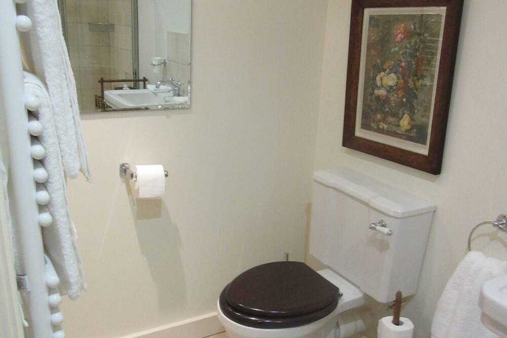 Photo of Bathroom in Louresse-Rochemenier